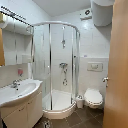 Apartma Ajda *