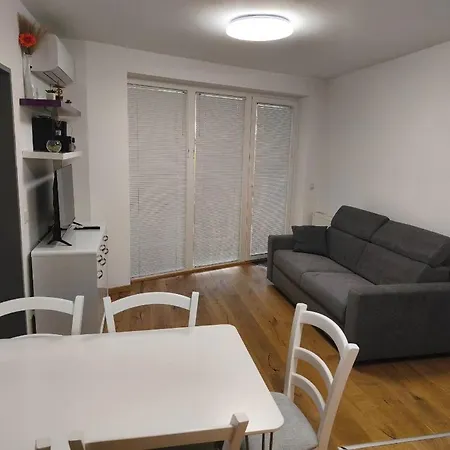 Apartma Ajda *